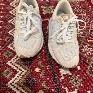 New Balance 237